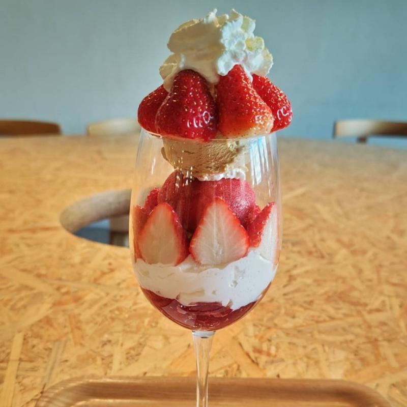 大人のいちごパフェ(はしもとパーラー)