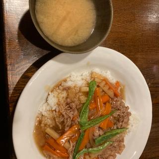 牛肉のオイスターソースあんかけ飯(Eat Vemas)