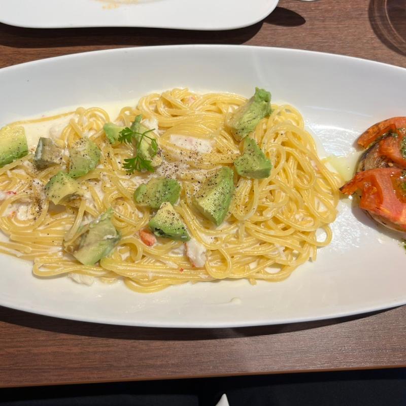 本ずわい蟹とアボガドのクリームパスタ(むさしの森珈琲 旭川大雪通店)