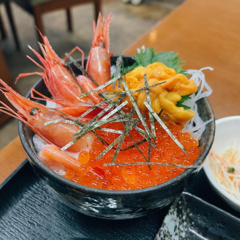 三色丼(味処 にっかい)