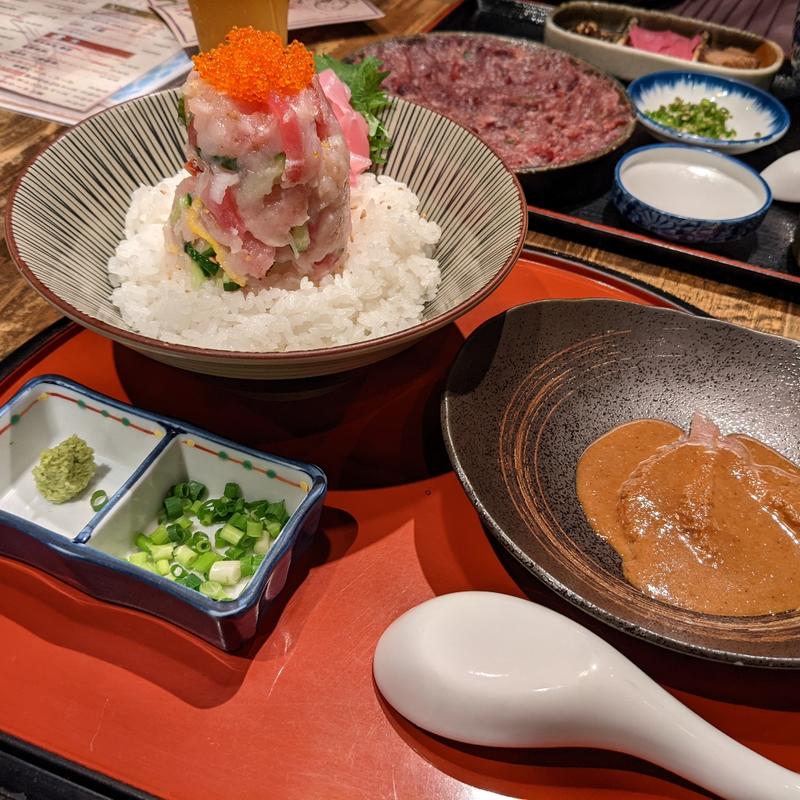 新鮮地魚7種盛りの人気地魚海鮮丼(楽味家 まるげん)