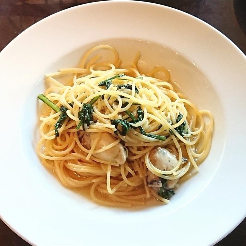 牡蠣と春菊のペペロンチーノ【ランチパスタ】(キャボロカフェ)
