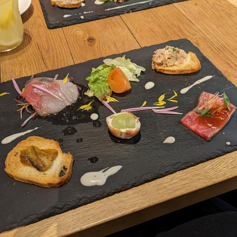 華やかな豪華前菜プレート(月島オイスター俱楽部)