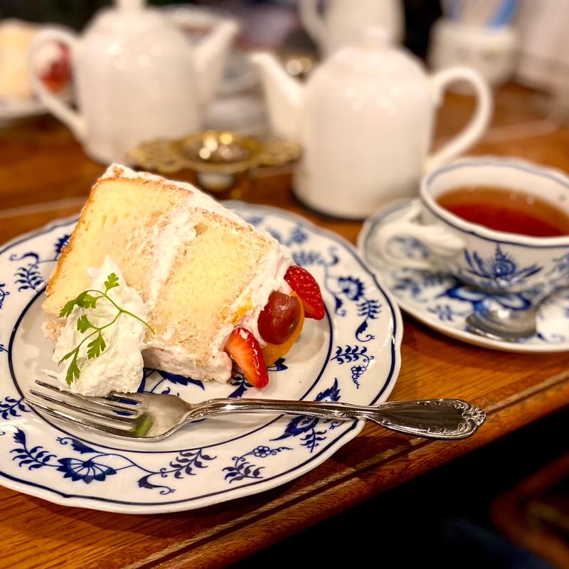 苺のシフォンケーキ(西洋茶館)