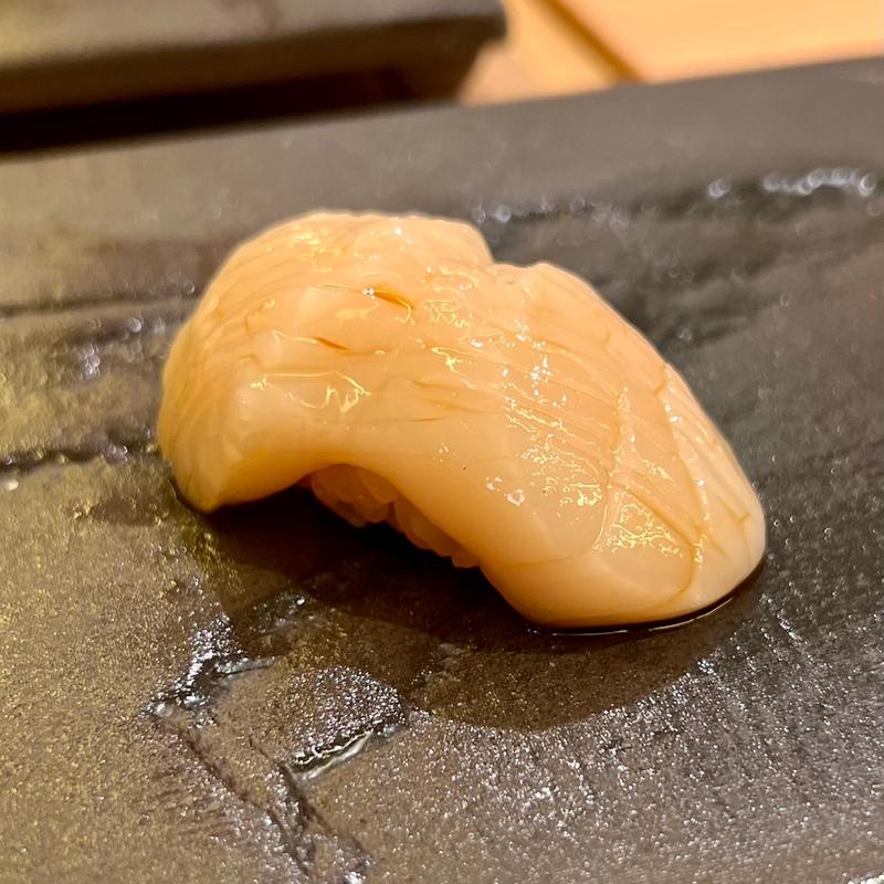 ホタテ(鮨よしかわ)