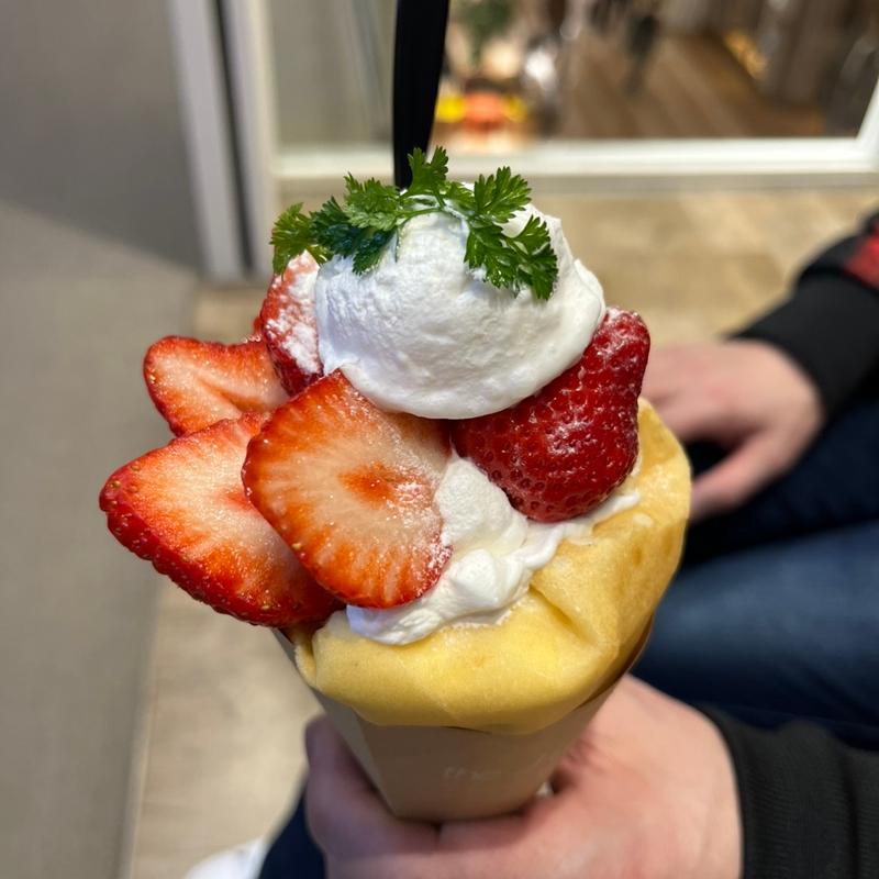 贅沢あまおうクレープ(マルトメ・ザ・ジューサリー パフェテリア ららぽーとエキスポシティ店)