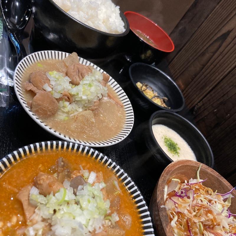 もつ煮食べ比べ定食(まるも)