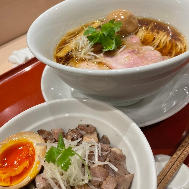 味玉蔵出し醤油そば&炙りチャーシュー丼(麦と麺助 新梅田中津店)