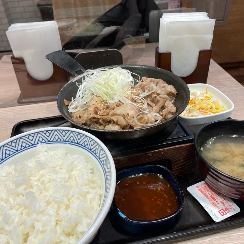 鉄板牛カルビ定食(吉野家 神戸駅前店 )