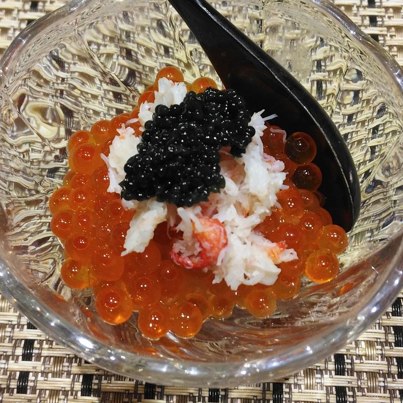 いくらとずわい蟹のキャビア乗せ(天寿し 横浜店)