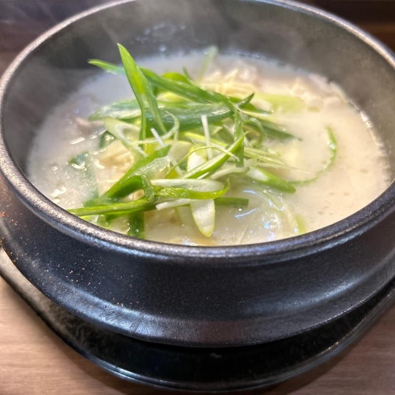 白ホルモンラーメン(ホルモンらーめん 8910/白寿 梅田店)