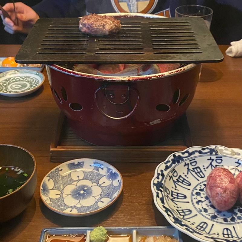 (炭火焼肉福わらひ)