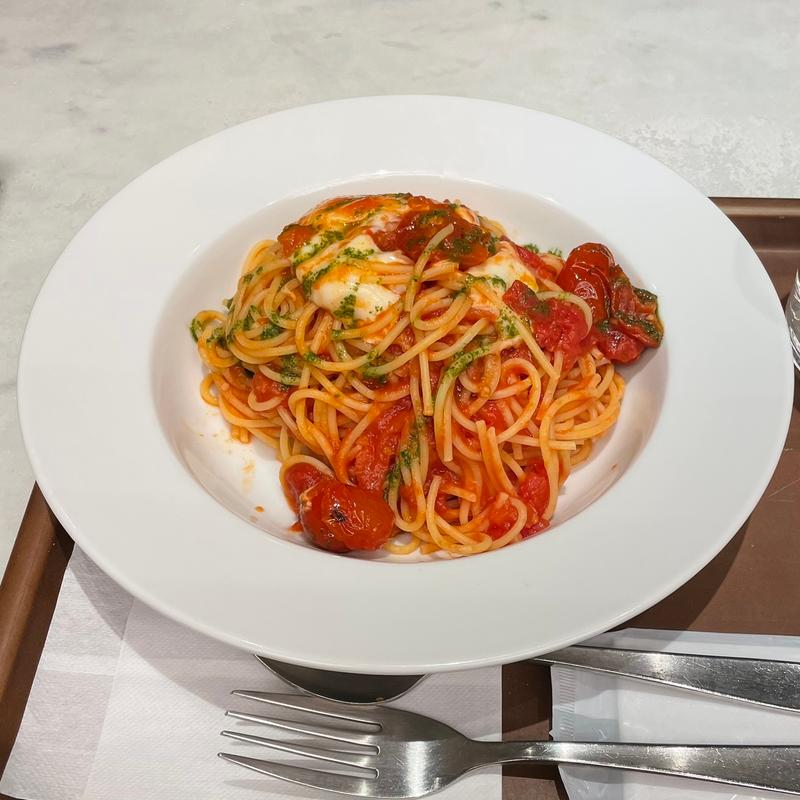 チェリートマトとモッツァレラのトマトソース(illy CAFFÈ)