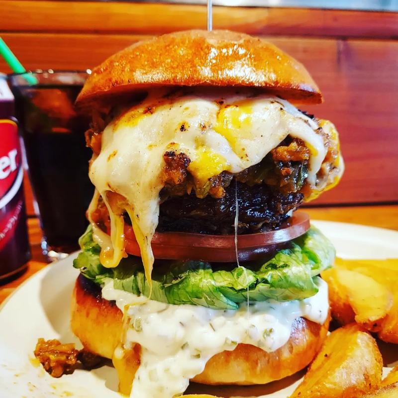 オニオンフリスビーバーガー(あべのDining BUZZ)