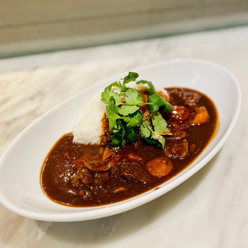 牛すじとトマトのスパイスカレー(ビストロカフェ レディースアンドジェントルメン (BISTRO CAFE LADIES & GENTLEMEN))