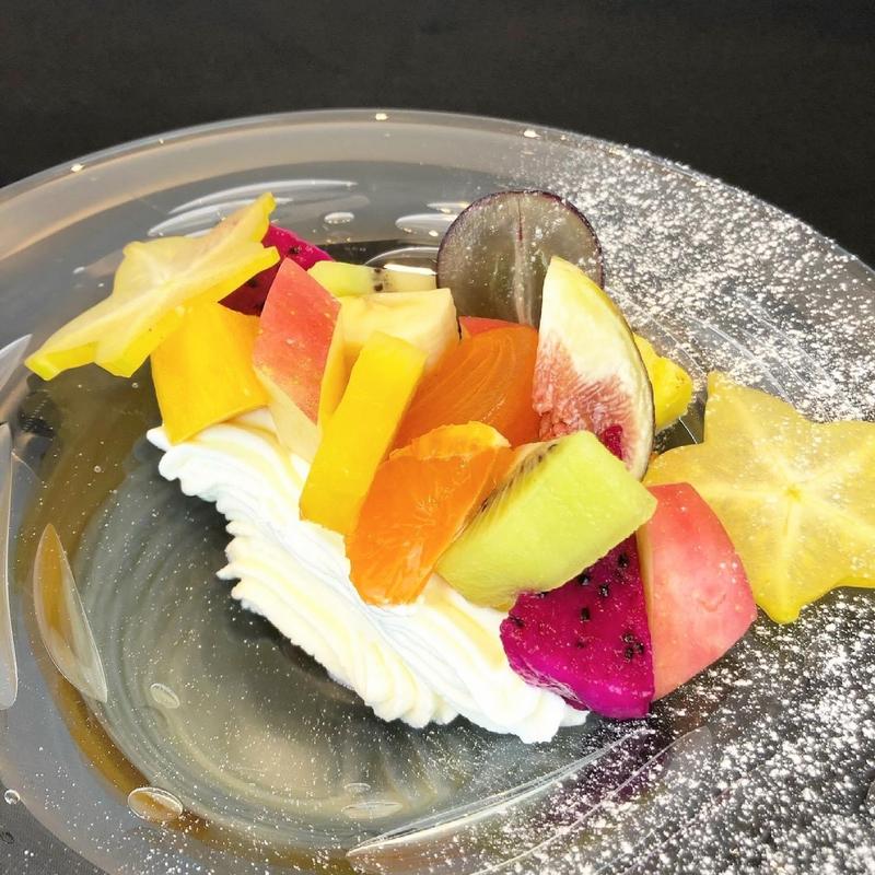 季節フルーツ&生クリーム(パンケーキ cafe VAVA 日本橋)