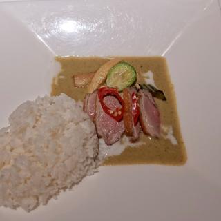 鴨胸肉のローストグリーンカレーソース(マンゴツリー東京)
