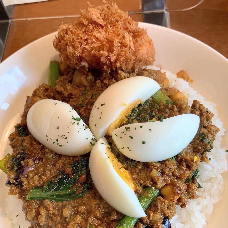 たまごと小松菜のドライキーマカリー(カリー屋 ジンコック)