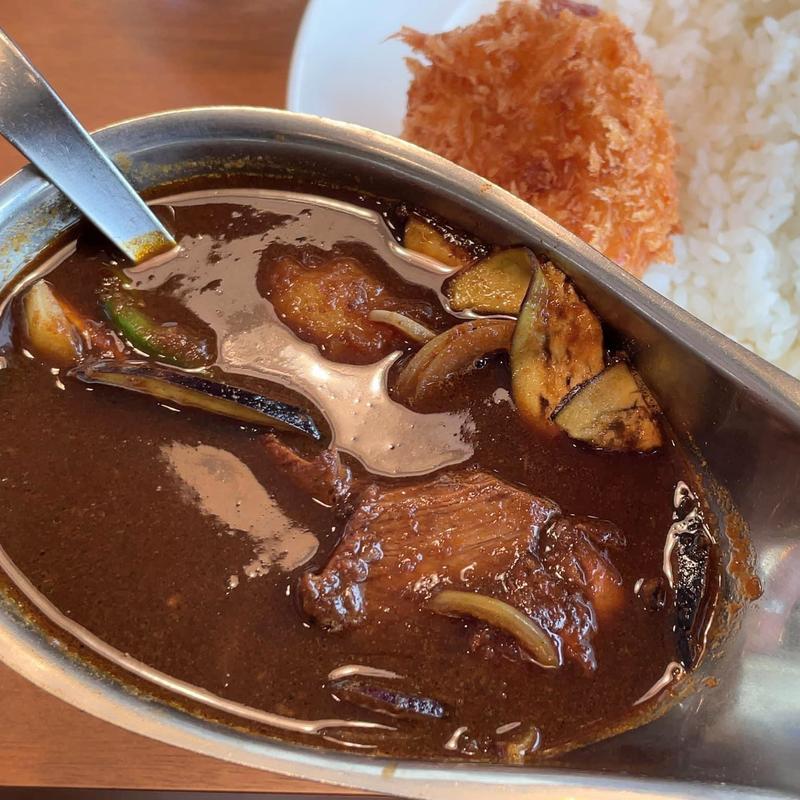 ビーフと野菜のカリー カニクリームコロッケ(カリー屋 ジンコック)