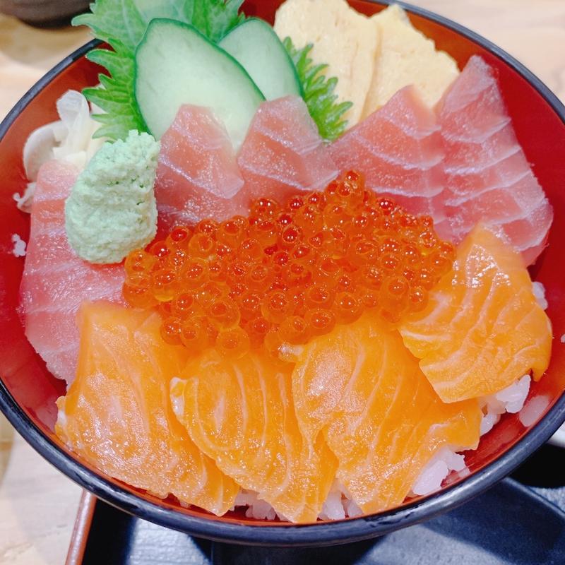 まぐろ＆サーモン親子丼(かもめ丸)