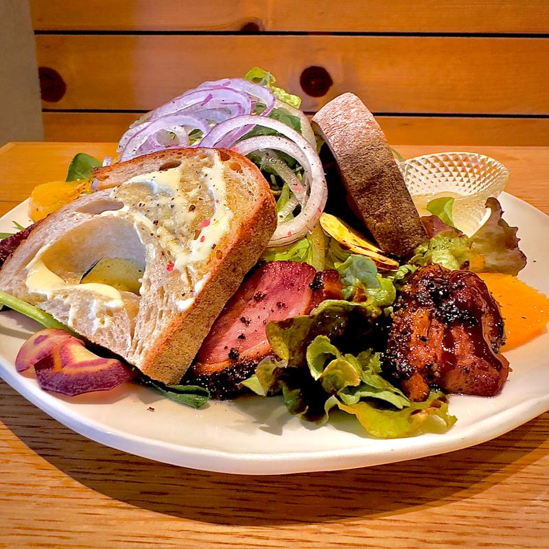 オープンサンドイッチ~ローストチキンとベーコン~(NIJIYA cafe&dining)