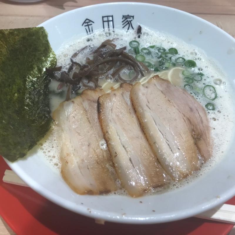 黒豚らーめん(煮玉子入り)(黒豚とんこつ金田家 なんばラーメン一座店)