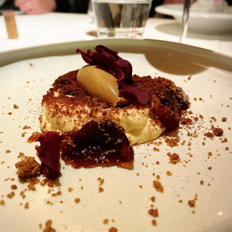 ティラミス"PASSAGE COFFEE"のエスプレッソジェラートとさつまいものチップス(La Luna Rossa)