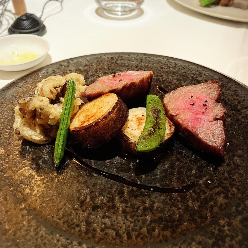 山形牛"シンタマ"のロースト ぶどう果汁を煮詰めたソース"SABA"(La Luna Rossa)