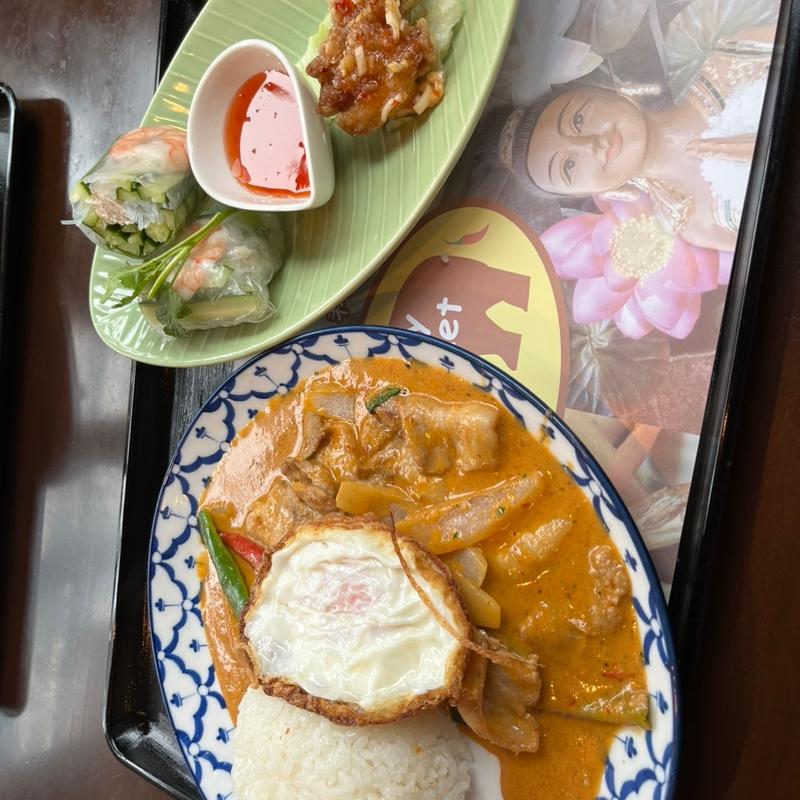 豚肉のレッドカレー炒め Aセット（生春巻き　唐揚げ）(スパイシーマーケット 坂井店)
