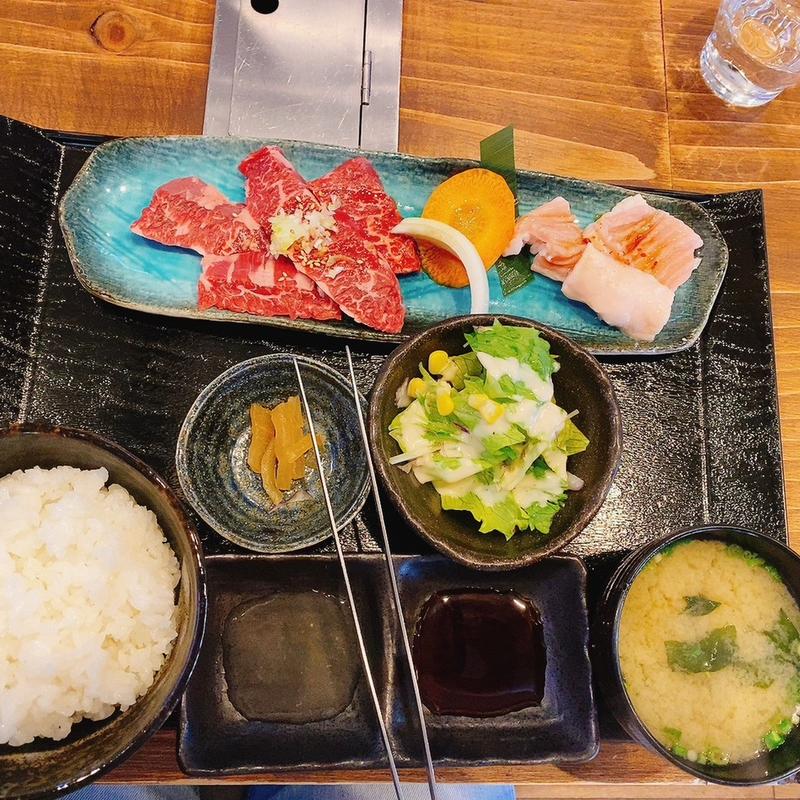 カルビと牛ホルモンランチ(焼肉処いっとう )