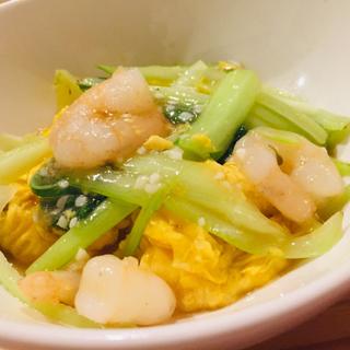 海老と卵と青菜のガーリック塩炒め(家常菜 博朱)
