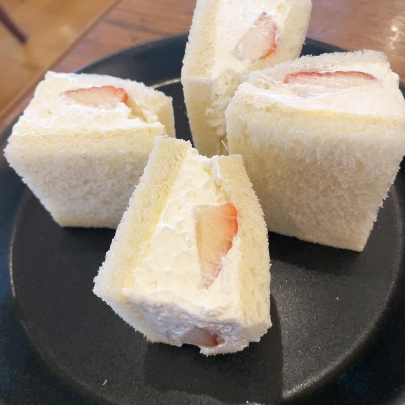 ストロベリーサンド(倉式珈琲店 生野たつみ店)