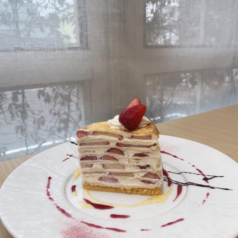 いちごのミルクレープ(レストラン レ・フレール)