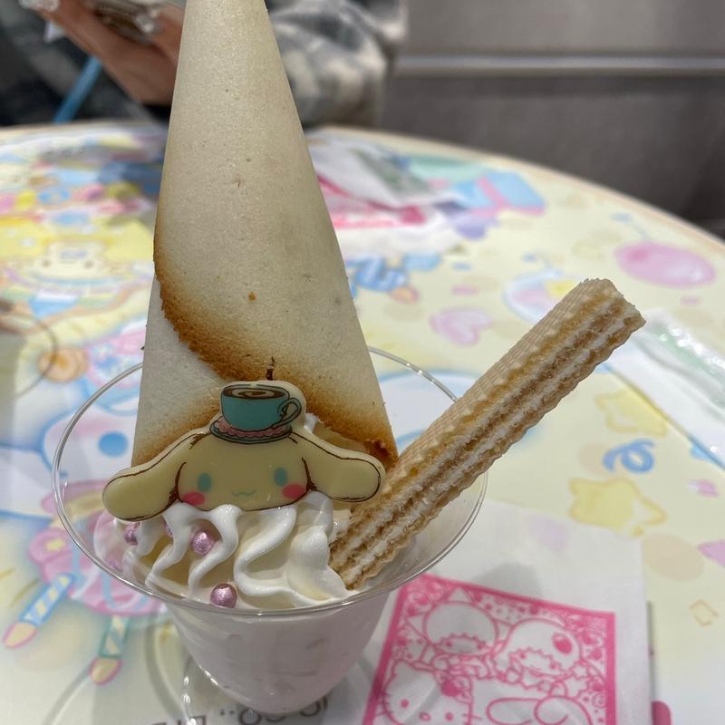 シナモロールのクレミアパフェ(サンリオピューロランド シナモロールドリームカフェ)