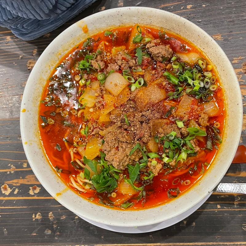 八起の坦々麺　刺激の地辛(らーめん 八起)