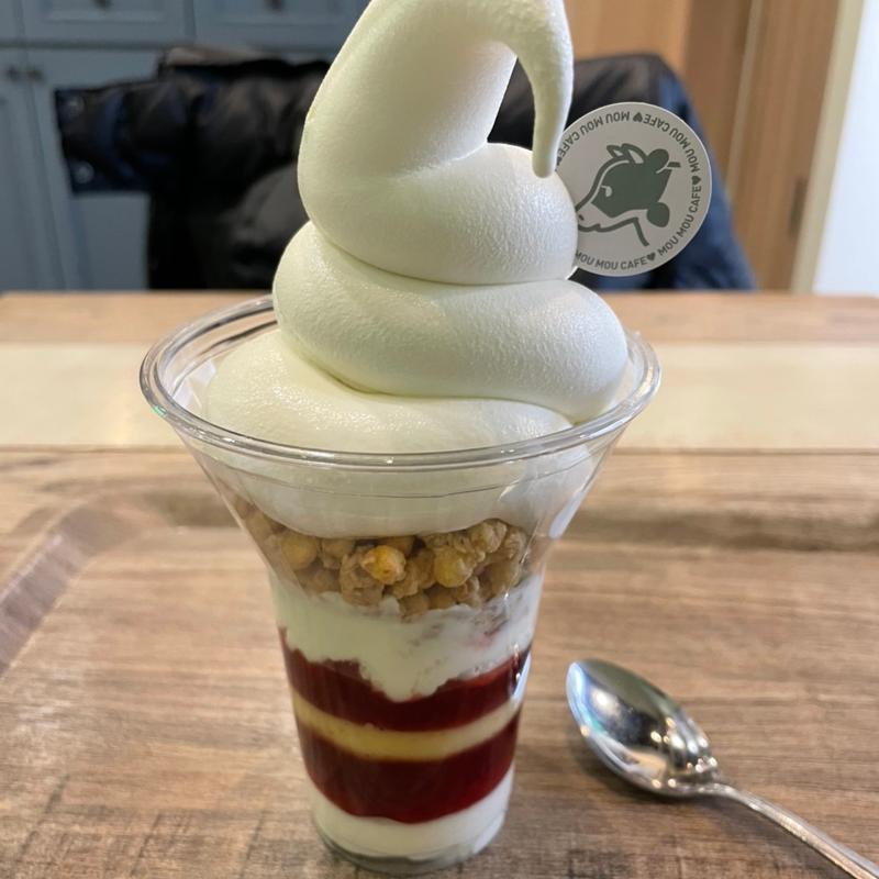 濃厚生クリームパフェ(MouMouCafe金山店)