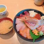 海鮮丼(魚河岸 丸天 みなと店)