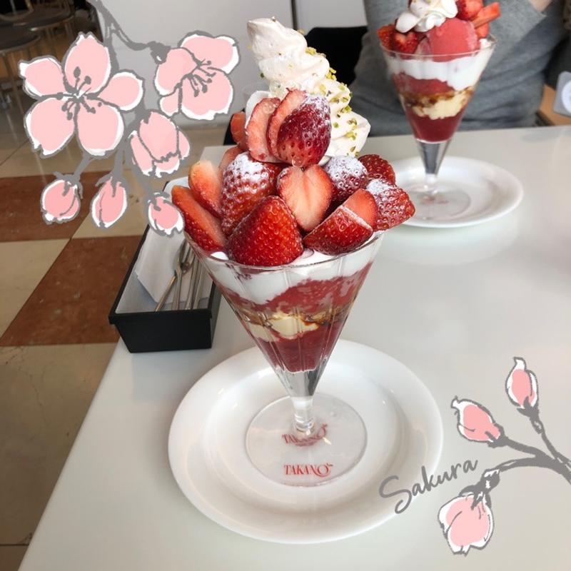 苺のパフェ(タカノフルーツパーラー)