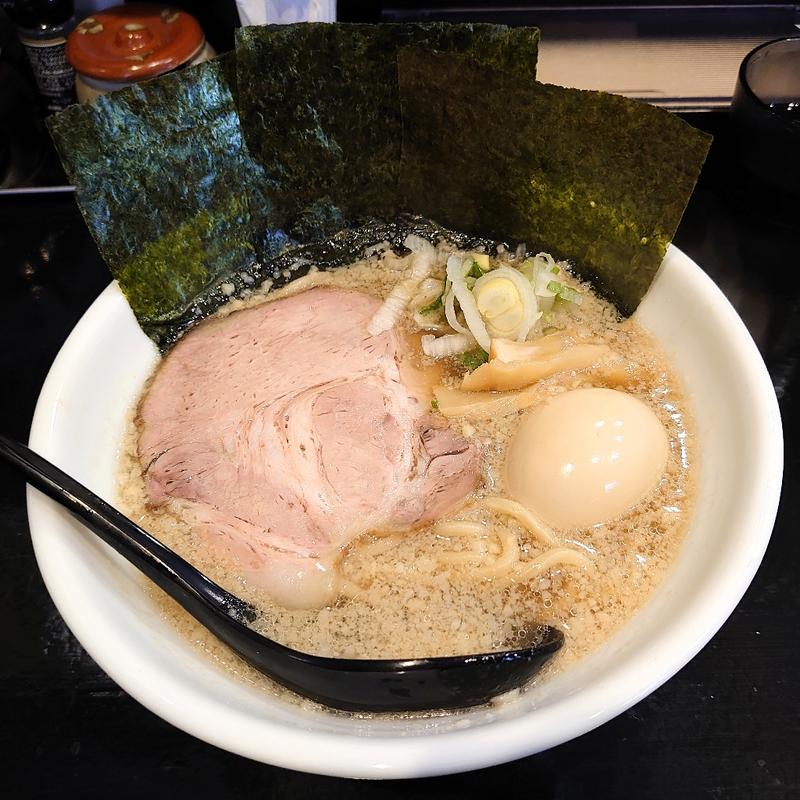 ラーメン(太)(頂美豚骨 かたおか)