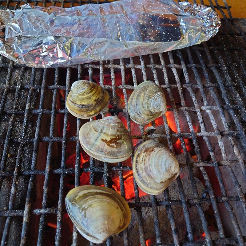 焼きはまぐり5個(竹崎かに料理専門店 和風、味処。 かに亭 （タケザキカニリョウリセンモンテンワフウアジドコロカニテイ）)