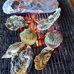 牡蠣5個(他　扇貝、アルミホイルはカニ(竹崎かに料理専門店 和風、味処。 かに亭 （タケザキカニリョウリセンモンテンワフウアジドコロカニテイ）)