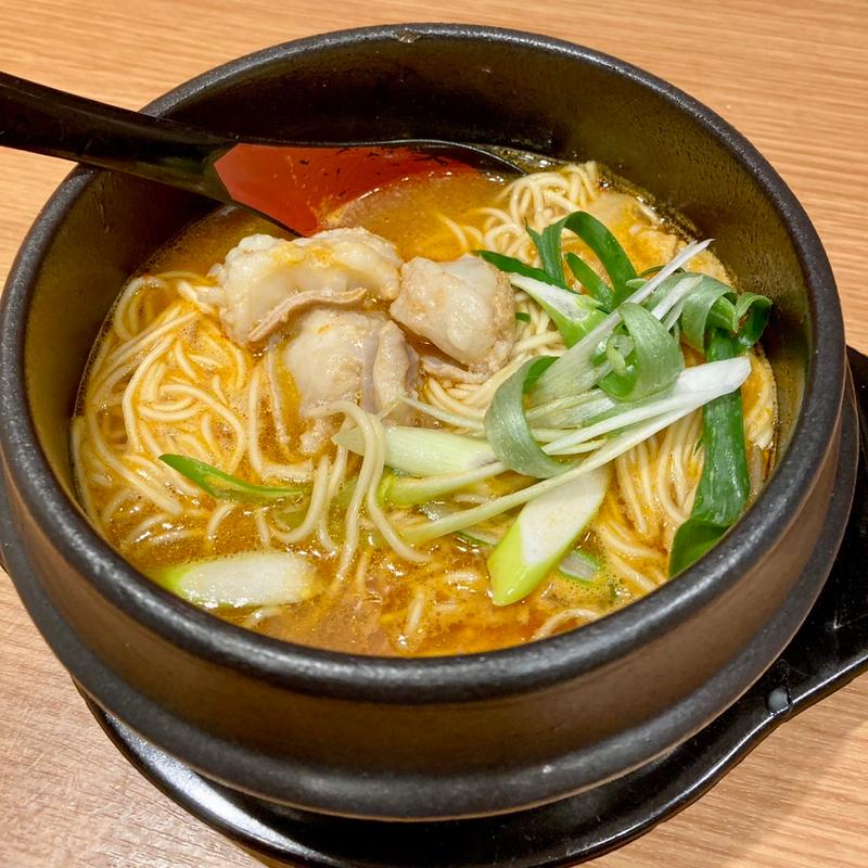 赤ホルモンラーメン(ホルモンらーめん 8910/白寿 千日前店)