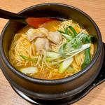赤ホルモンラーメン(ホルモンらーめん 8910/白寿 千日前店)