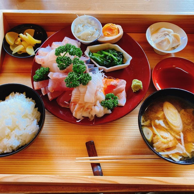 お刺身定食(さとのわ光種Rishū（リシュー）)