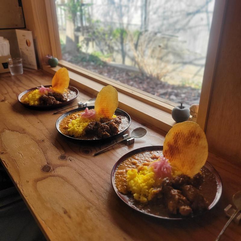 チキンカレーと豆カレーの合いがけ(フロータン)