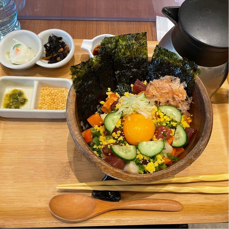 韓国風海鮮ユッケごはん(こめらく 贅沢な、お茶漬け日和。 阪急西宮ガーデンズ店)