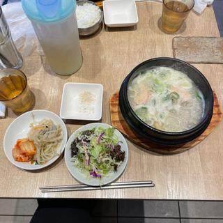 参鶏湯ランチセット(韓国料理 ビビム ピオレ姫路店. （bibim’）)