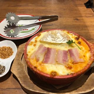 "窯焼きチーズパスタ"カマンベールチーズのトマトクリーム(ジョリーパスタ 足立六町店)