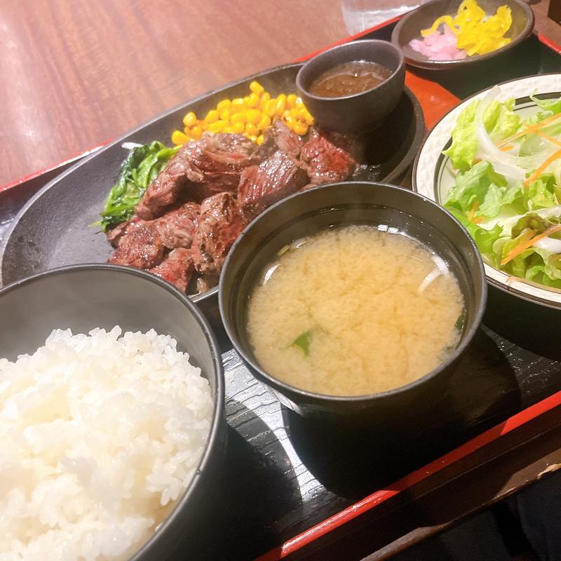 カットステーキ定食(居酒屋　四葉子)