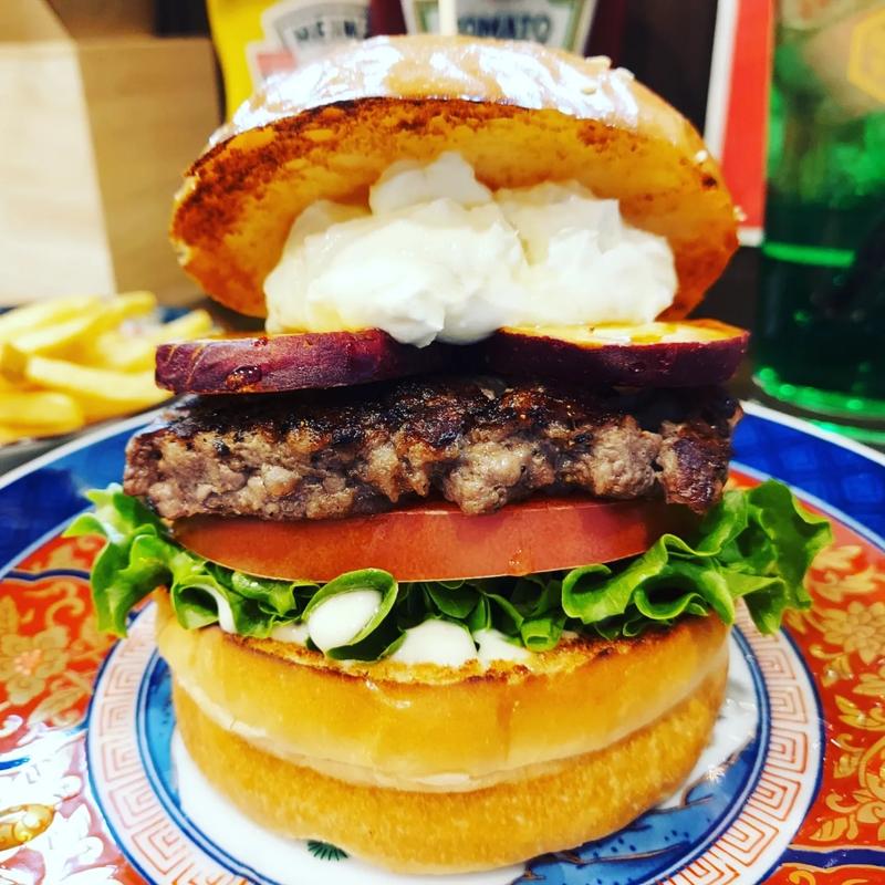 サツマイモクリームチーズバーガー～メープルシロップがけ(ハンバーガーのオクノ)